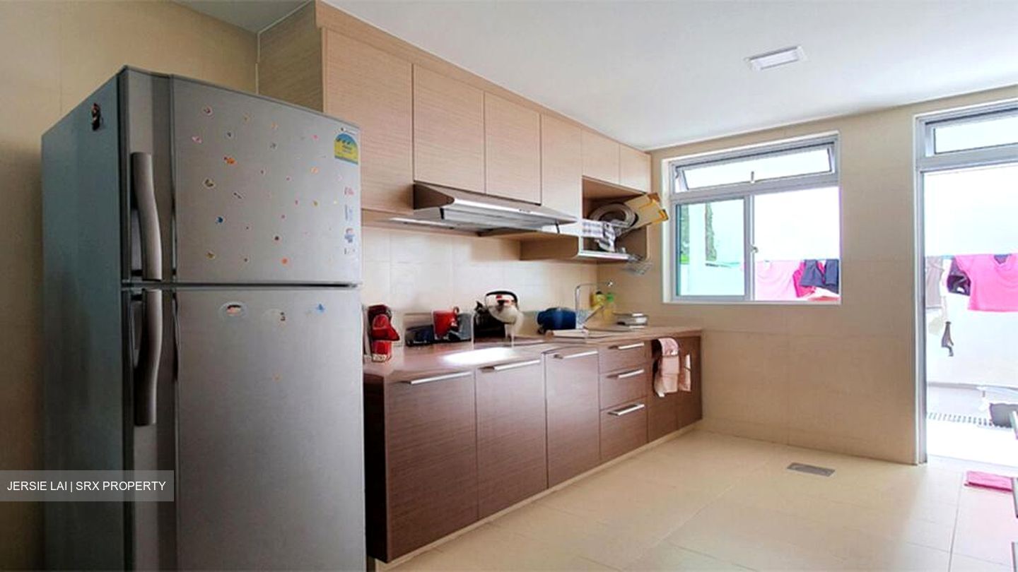 Llyn Gardens (D19), Terrace #504506251